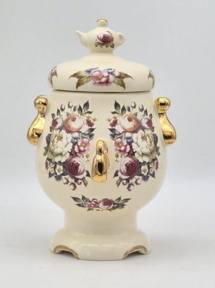 Bēša samovars ar Ceilonas tēju